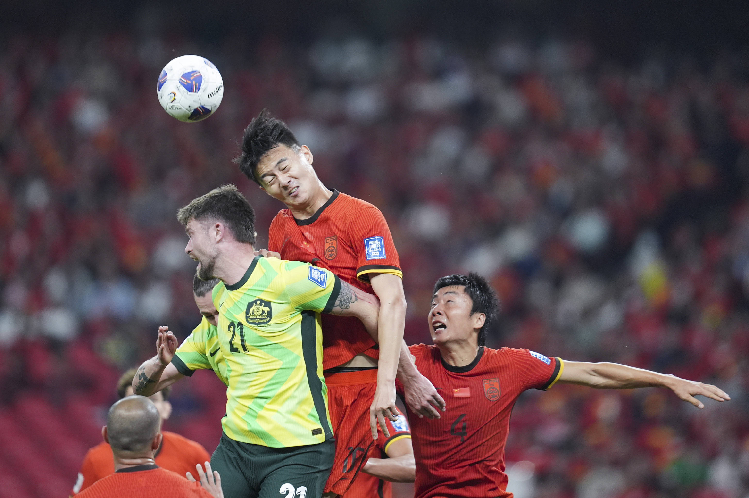 上海申花训练开放日，冲刺阶段强势反弹引欢呼，欧冠在即，更衣室氛围转暖-爱游戏体育